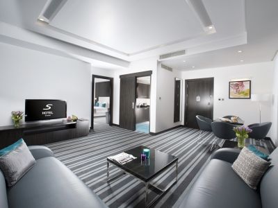 S Hotel Bahrain Sanabis エクステリア 写真