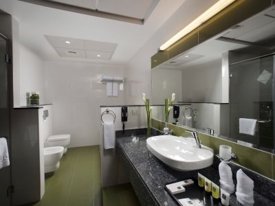 S Hotel Bahrain Sanabis エクステリア 写真